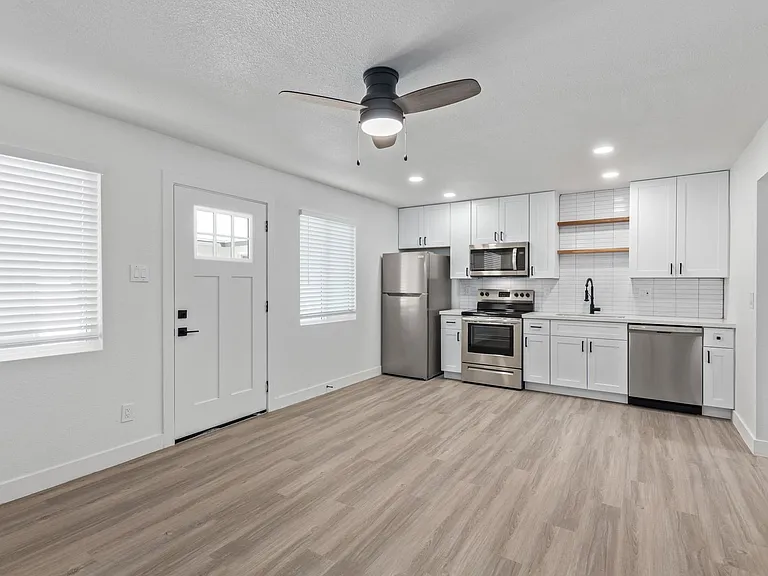 113 W Broadway Rd #2 — Photo 21
