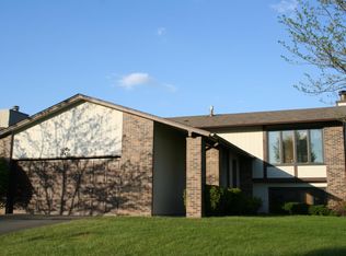 17436 Rustic Hills Dr, Eden Prairie, MN 55346