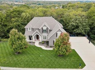 6970 NW Scenic Dr, Parkville, MO 64152
