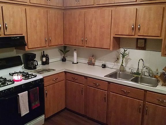 Immaculate Kitchen/+Storage