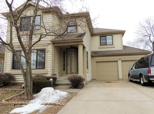 132 Seneca Trl, Bloomingdale, IL 60108