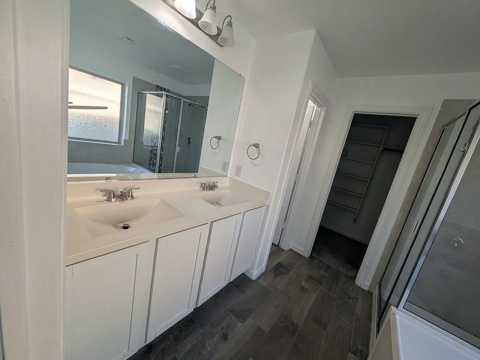 Rosewood — Photo 2