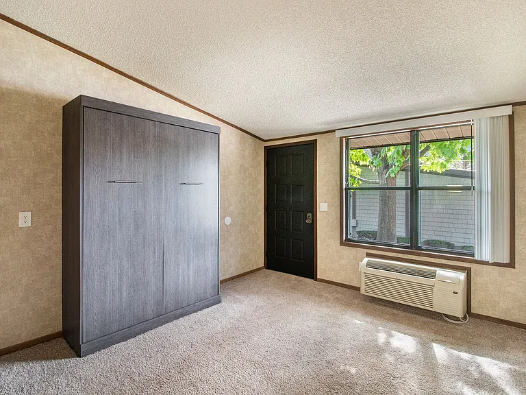 Arrowhead Apartments — Photo 15