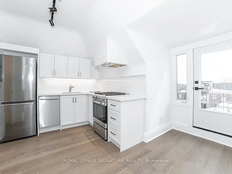 28 Beatrice St #3 — Photo 4