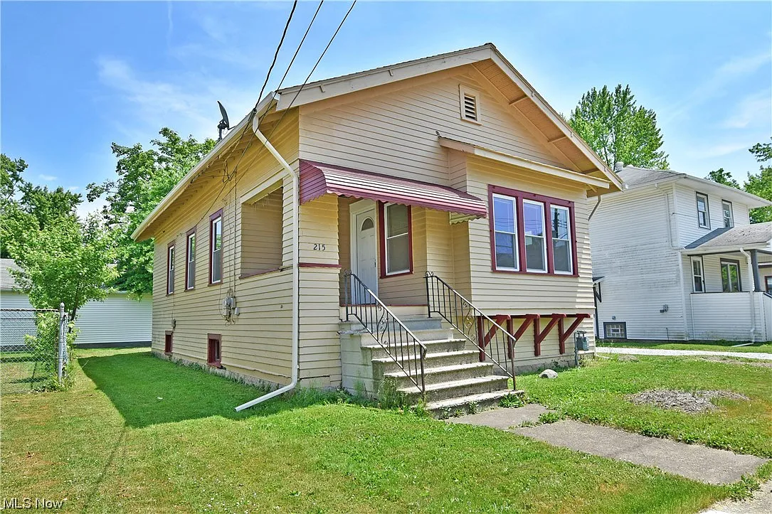 215 Sheridan Ave photo 1