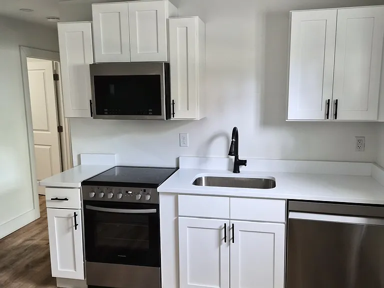 263 Acushnet Ave #1E — Photo 1