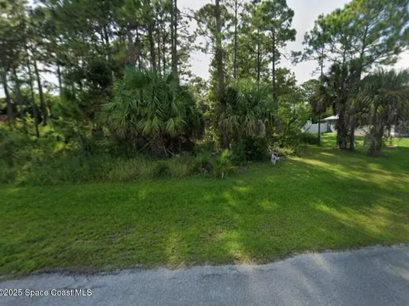 718 Daniels Ave SW, Palm Bay, FL 32908