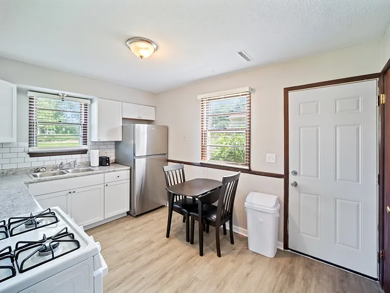 3500 Valdez Dr — Photo 6