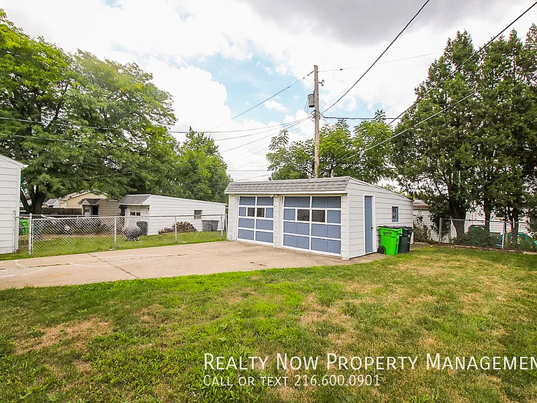 11912 Derby Ave — Photo 27
