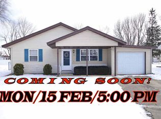 2915 Candytuft Dr, Highland, IL 62249