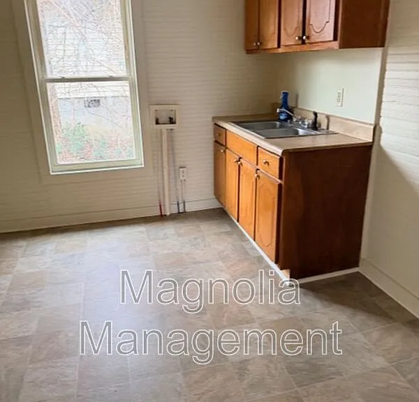 419 S College St — Photo 2