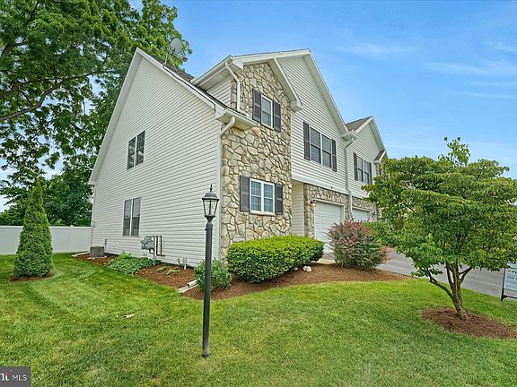 3rd image of 148 Gala Dr