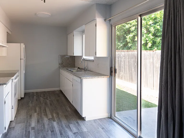434 W Stuart Ave #2 — Photo 5