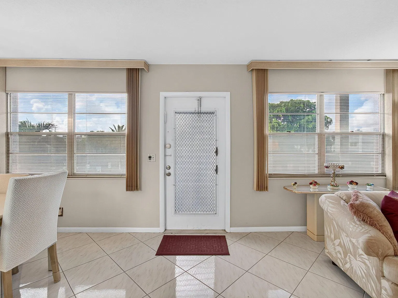 2 bed, 2.0 bath, 945 sqft, $3,700 — Photo 3
