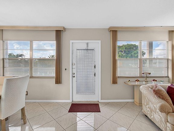 3rd image of 3027 Ainslie Dr #B