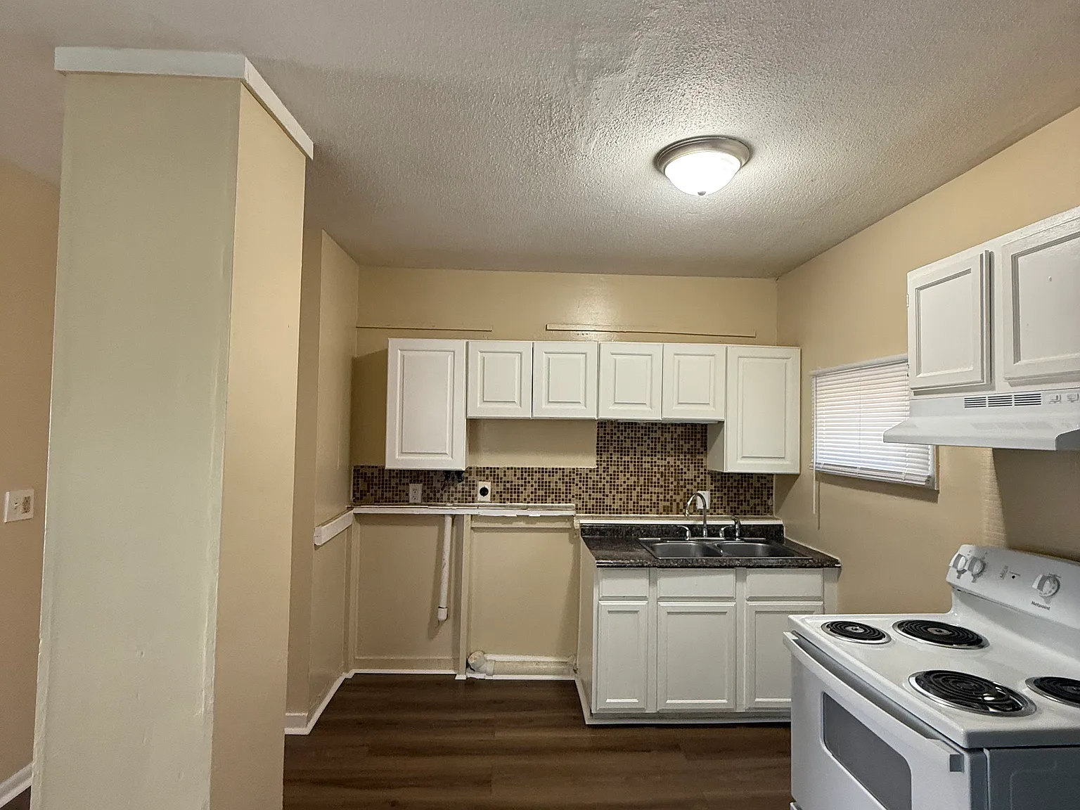 4 bed, $2,100 — Photo 4