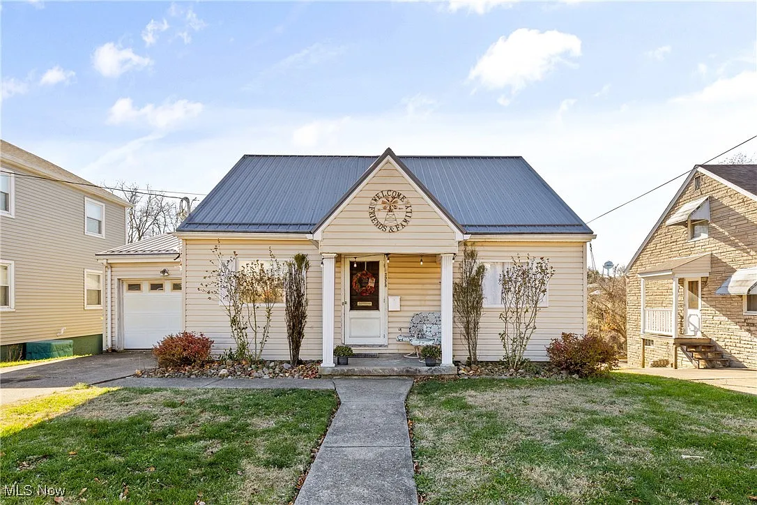 3928 Hanlin Way photo 1