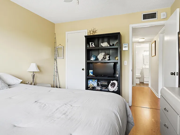 1502 S Lakeside Dr #302 — Photo 15