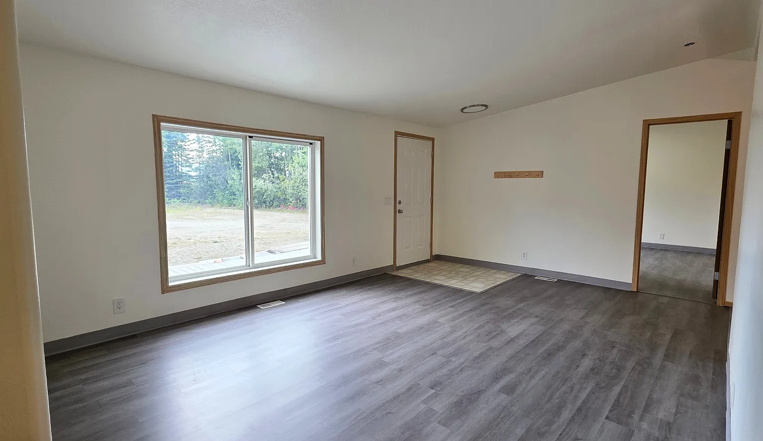 Cozy 3-Bedroom, 2-Bathroom Mountain View Rental with Heated 2 Car Garage Available Now! — Photo 1