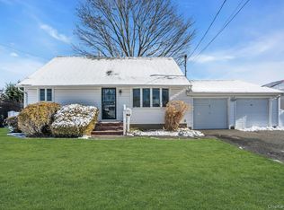 69 Miller Rd, Hicksville, NY 11801