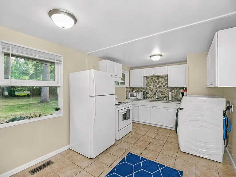 1819 Corby Blvd — Photo 11