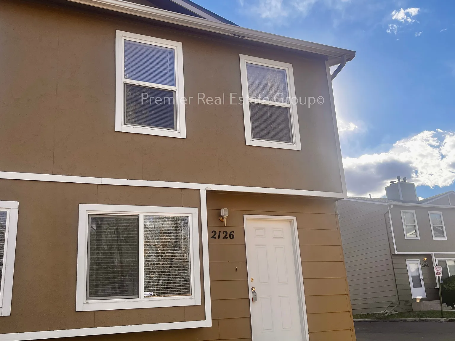 2 bed, 1.5 bath, 992 sqft, $1,385 — Photo 2