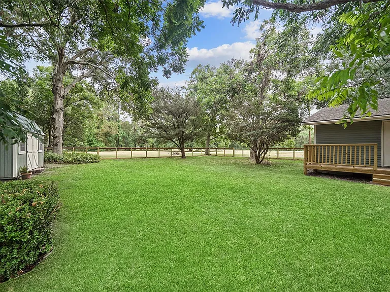 2122 Stadium Dr — Photo 3