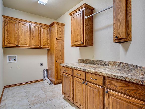 3rd image of 505 Grizzly Ln