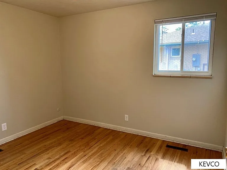 1044 Montview Rd — Photo 14