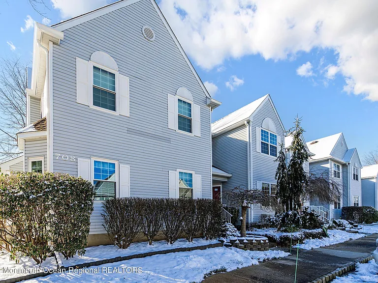 707 Hatchery Ct — Photo 2
