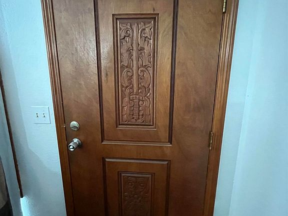 3rd image of 1024 SW Bryson St