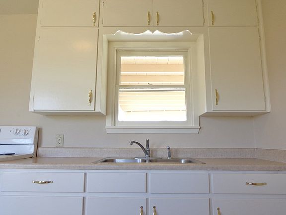 5th image of 422 E 39th St