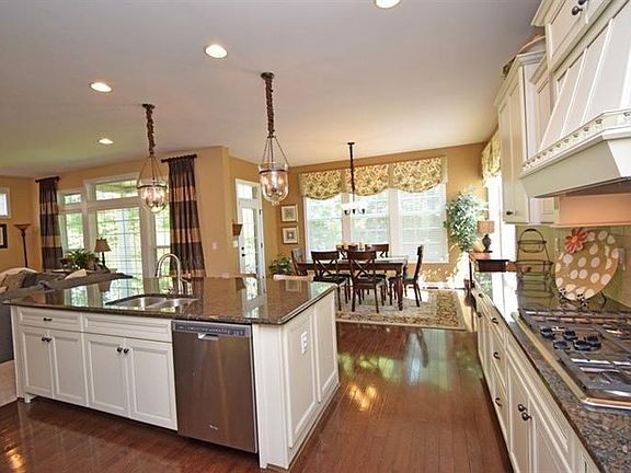 3rd image of 5152 Oak Brook Dr