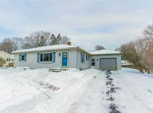 524 Old Mill Ln, Webster, NY 14580