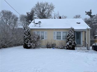 99 Valley Rd, Hamden, CT 06514