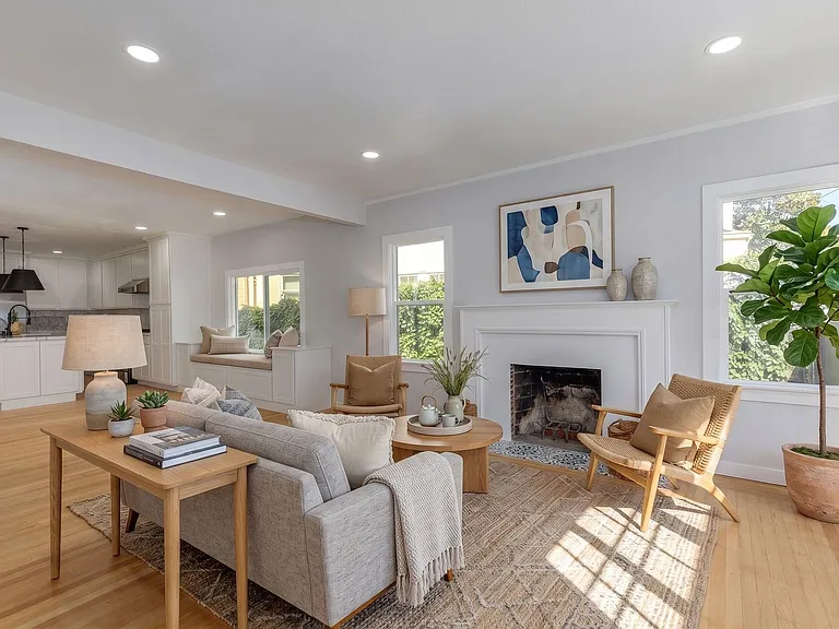 330 Broadmoor Blvd — Photo 1
