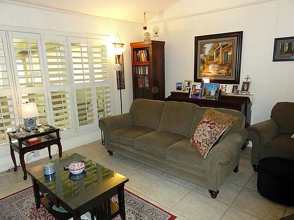 5th image of 919 W Galveston St