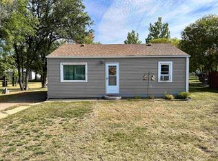 909 36th St SE, Minot, ND 58701