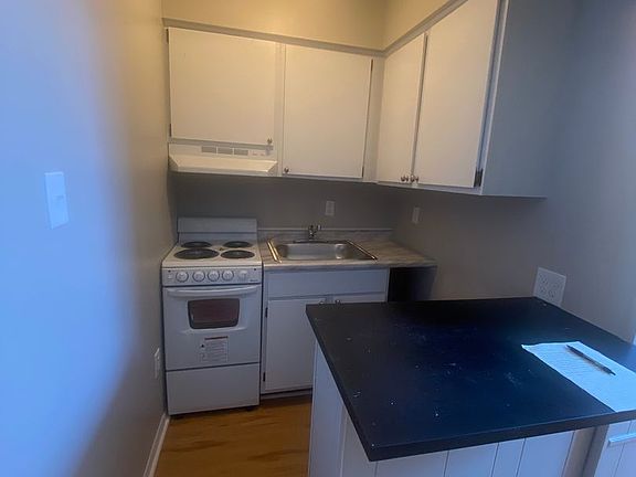 3rd image of 286 N Bellefield Ave #1E