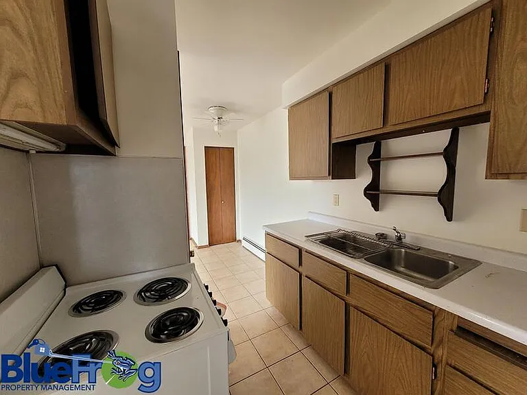 1142 E Walnut St #X — Photo 2