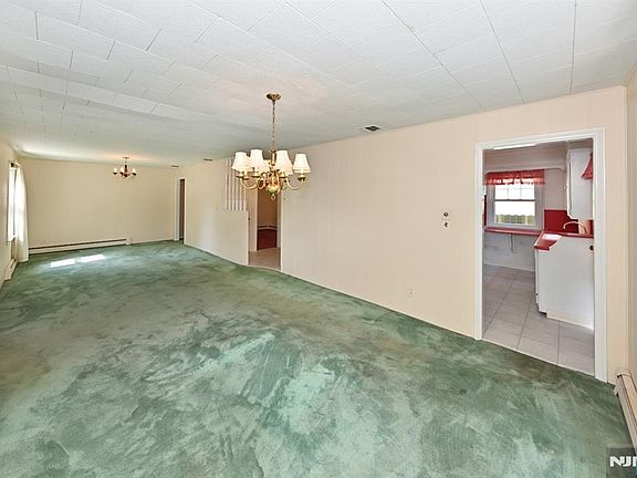 3rd image of 173 Walnut St