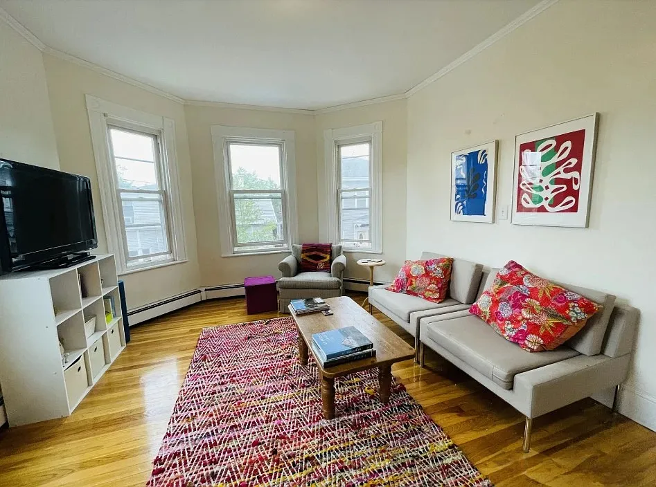 3 bed, 1100 sqft, $4,000 — Photo 3