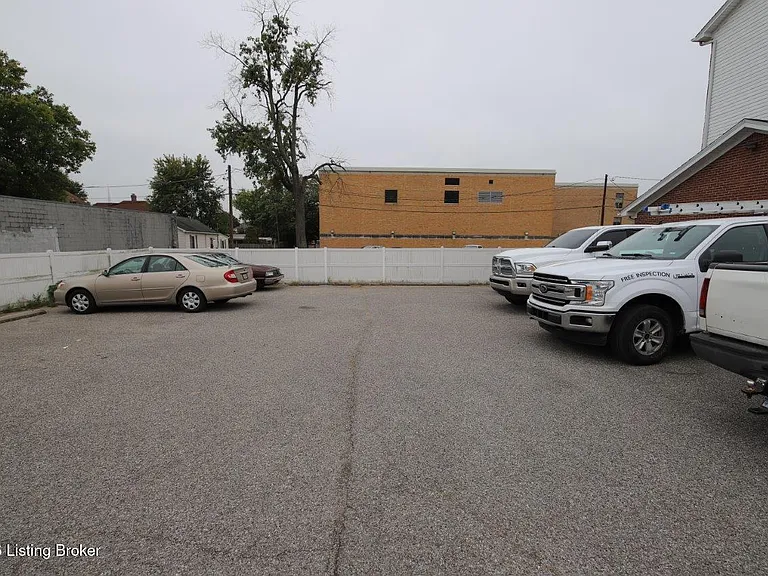 608 E Spring St #2 — Photo 12