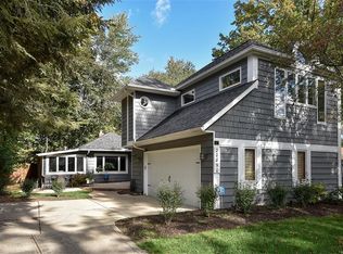20890 Lake Rd, Rocky River, OH 44116
