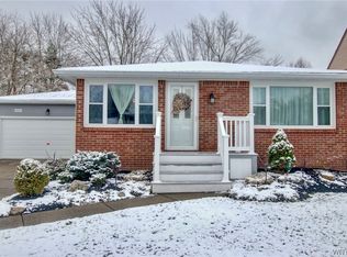 3941 Autumnway Ln, Hamburg, NY 14075