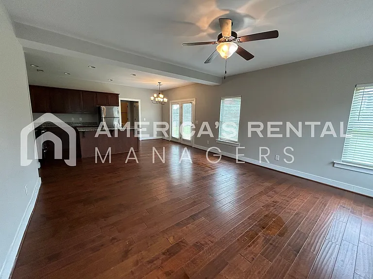 300 Oakwell Cir — Photo 8