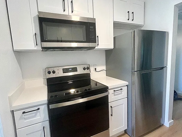 490 N Civic Dr #311 — Photo 3