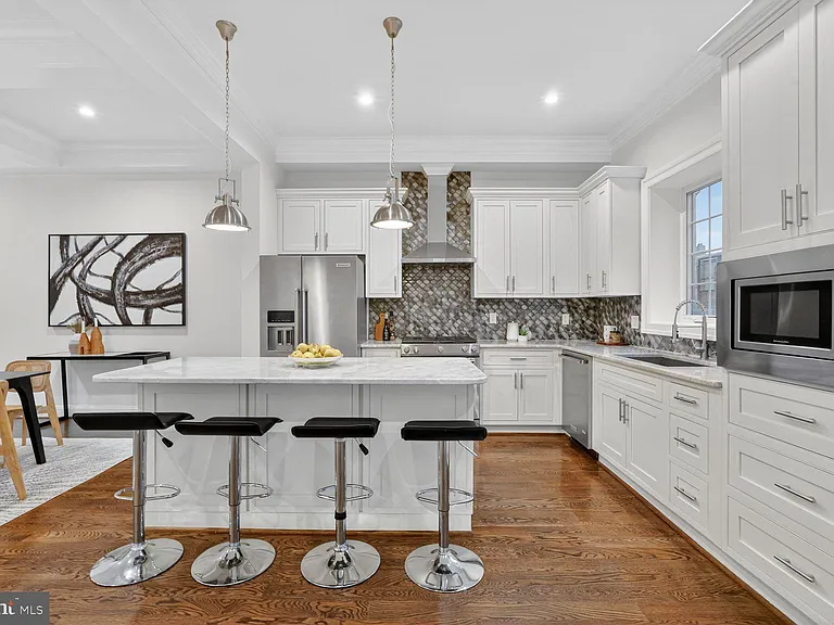 600 Harvard St NW #1 — Photo 8
