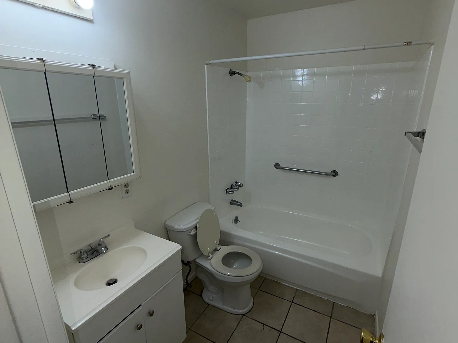 2 bed, 800 sqft, $2,200 — Photo 1