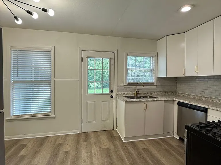 1205 NW 1st Ave — Photo 6